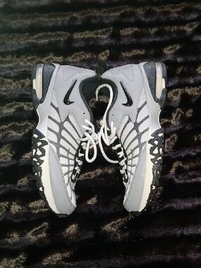 MAKE ME A OFFER! Nike Gray and Black Low-Top Athletic Sneakers